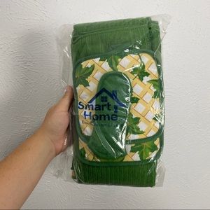 8 Piece Set of Kitchen Towels and More